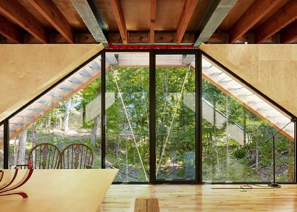 خانه‌ای با طراحی شبیه پل در کانادا