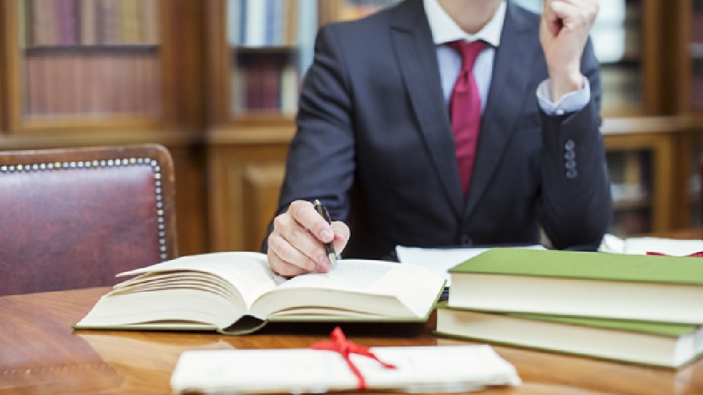 برای استخدام وکیل تغییرات ثبت شرکت چه نکاتی را باید در نظر بگیریم؟