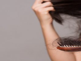 همه چیز درباره ریزش مو در زنان + 12 درمان برای جلوگیری